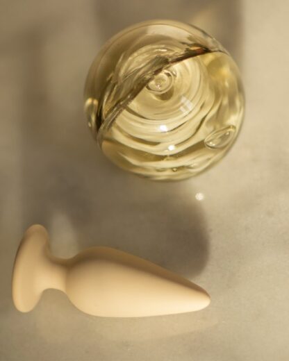 Pine Weighted Butt Plug - Image 2